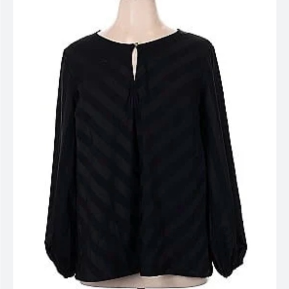 Liz Claiborne black blouse keyhole with gold button. Size 0X. - Picture 2 of 3